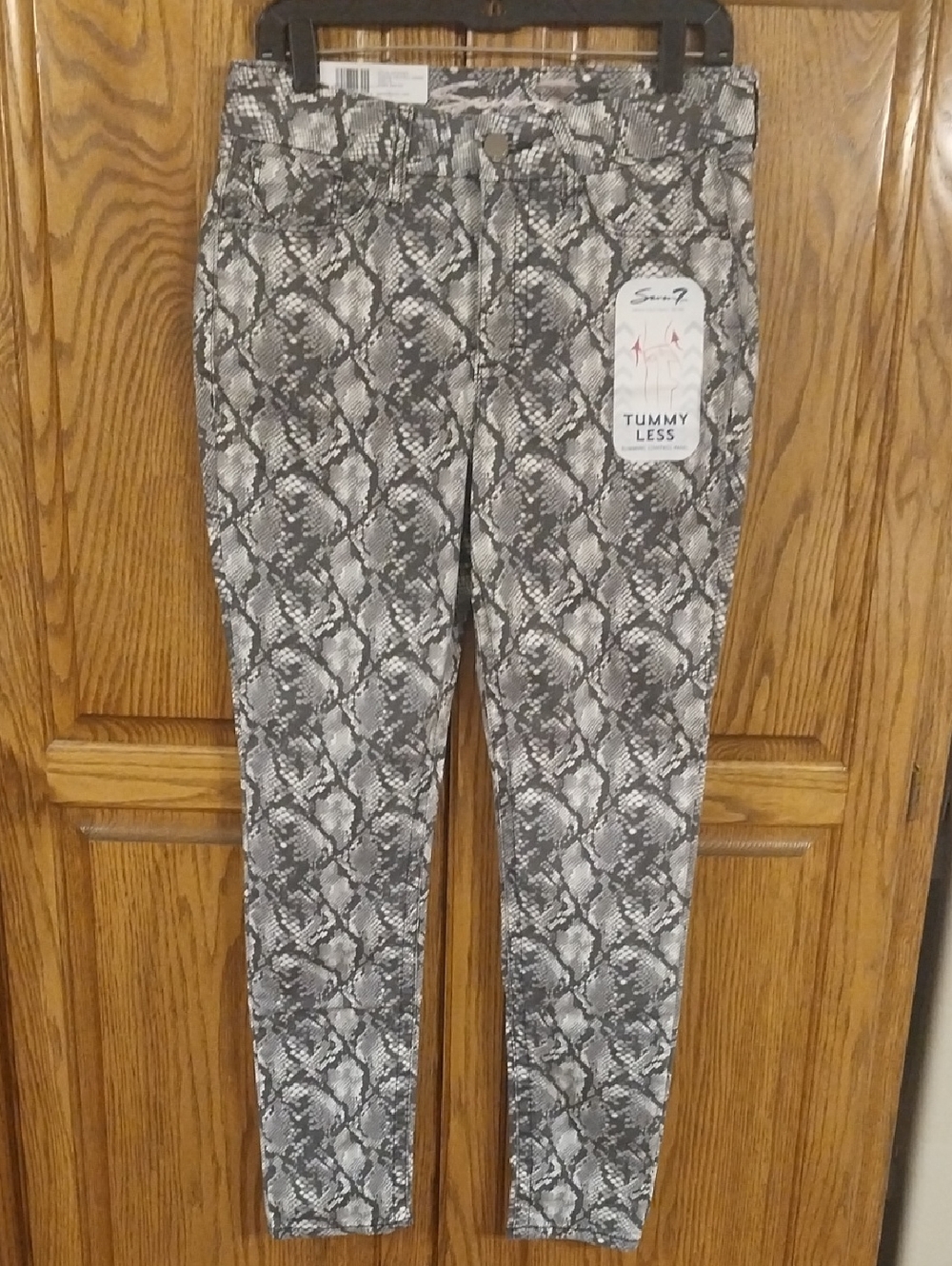 Seven7 NWT Women's Tummy Less Pants Mid-Rise Size 10 Gray White Snakeskin Print